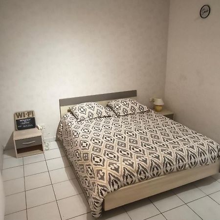 Апартаменти Bienvenue En Gatine Le Retail Екстер'єр фото